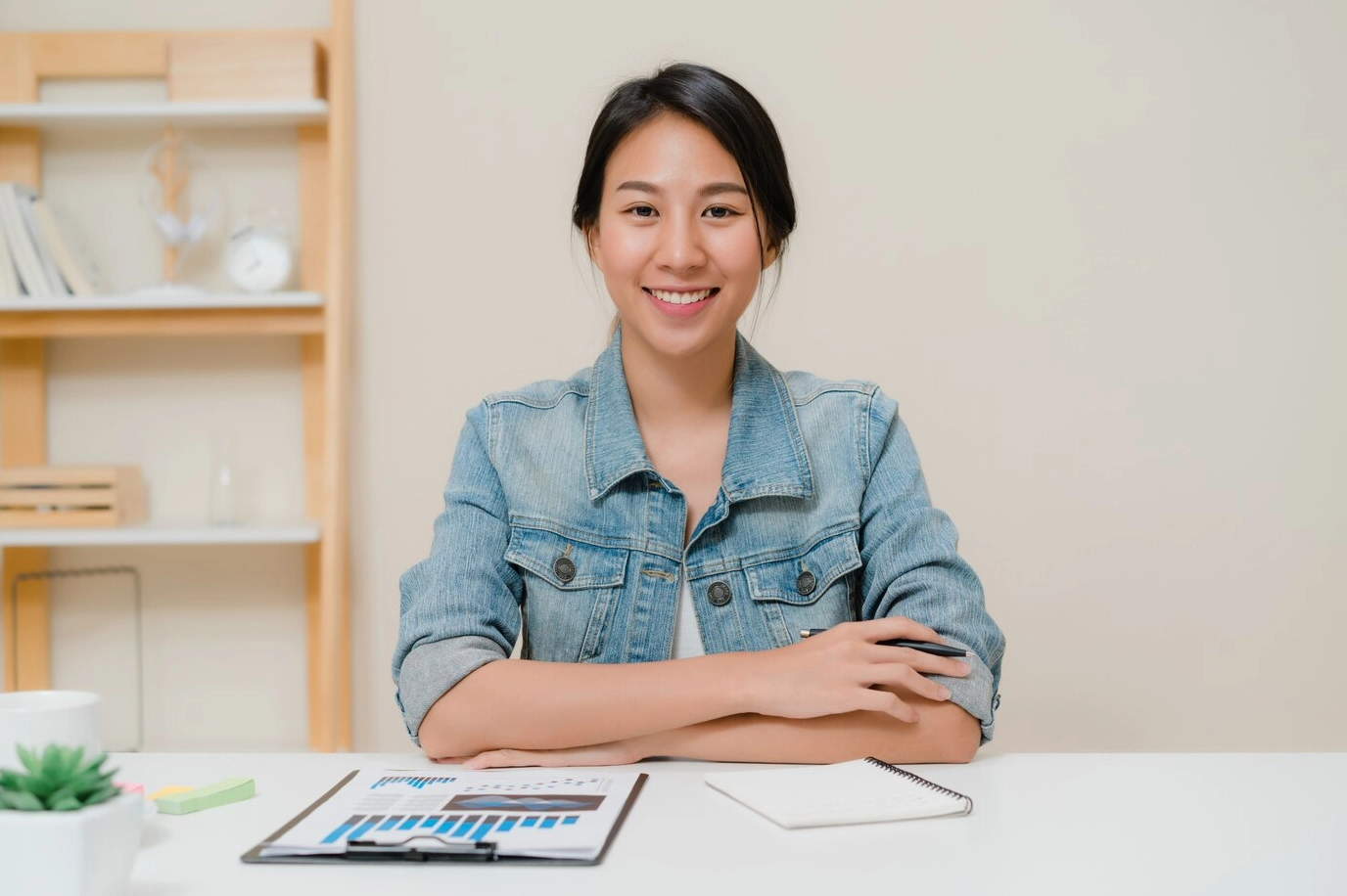 Chuyên gia phân tích dữ liệu thể thao đang làm việc