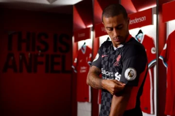 Hành trình sự nghiệp Thiago Alcântara và những cú xoay compa định mệnh